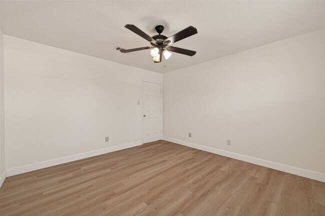 Building Photo - 15910 Clayton Bend Dr