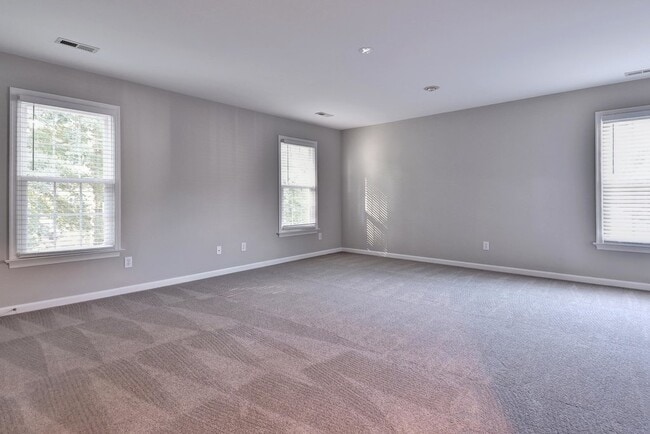 Building Photo - Updated & Spacious Home in Wythe Creek Farms