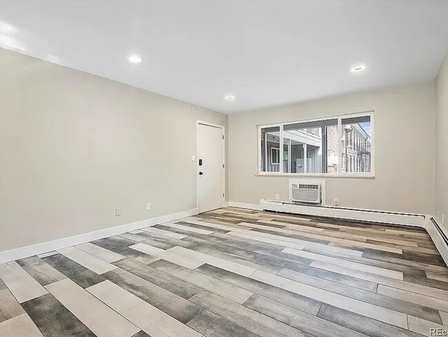 Building Photo - Available Now!  "Spacious 3-Bed, 2-Bath Co...
