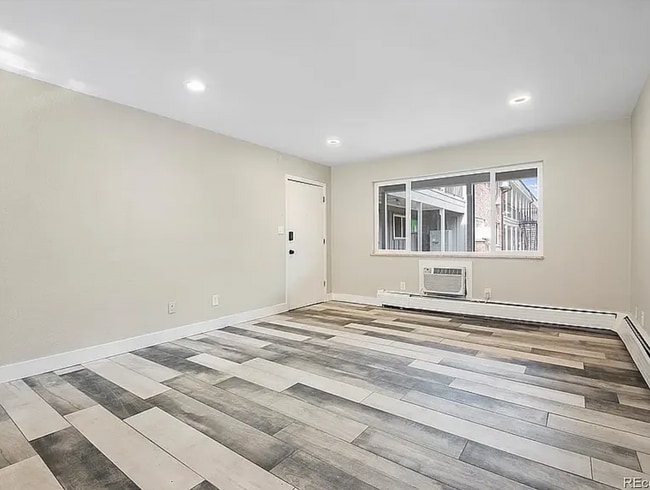 Building Photo - "Spacious 3-Bed, 2-Bath Condo Retreat in P...