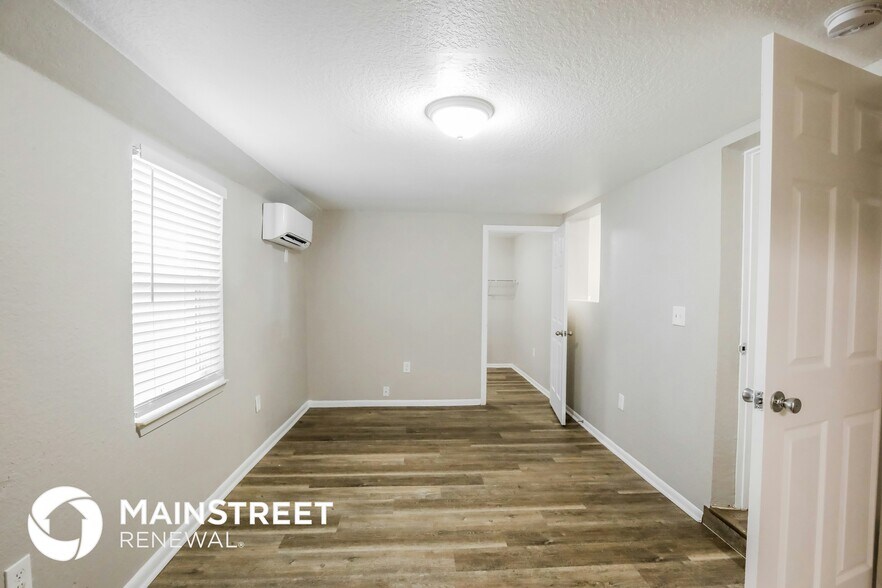 Building Photo - 6212 NW 15th Ct