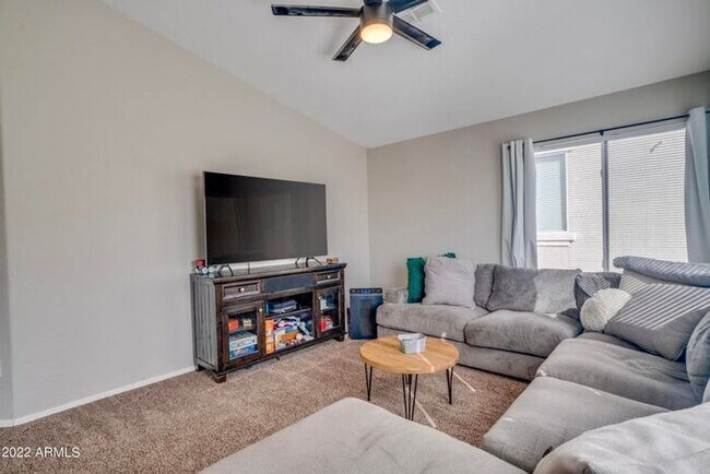 Building Photo - 5 bed - 3 bath in Litchfield with Pool!