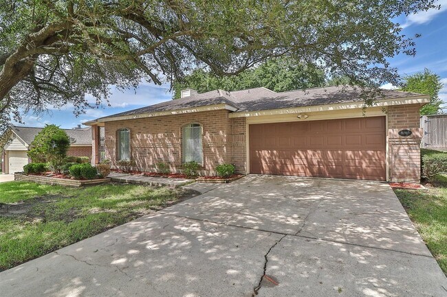 Building Photo - 10910 Scenic Dr