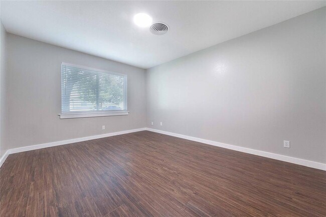 Building Photo - 11603 Oak Trail