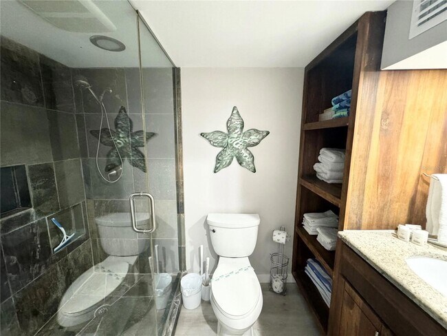 Building Photo - 1255 Tarpon Center Dr