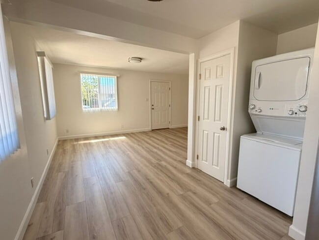 Building Photo - 2427-2427 Gatling Ct