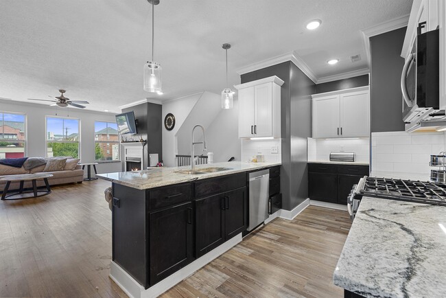 Building Photo - 1436 Indianola Ave