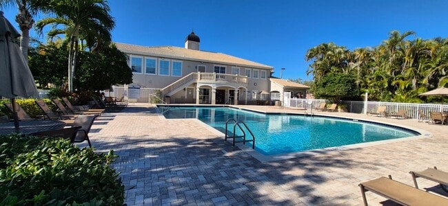 Building Photo - 122 SW Peacock Blvd