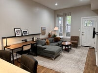 Building Photo - 736 N Throop St