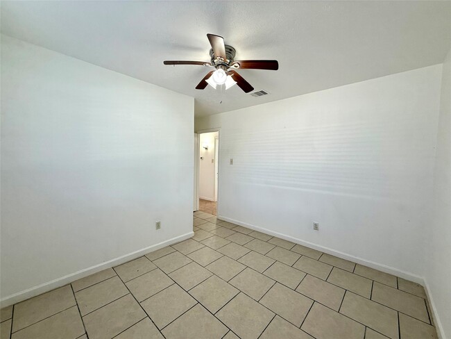 Building Photo - 9350 Guywood St