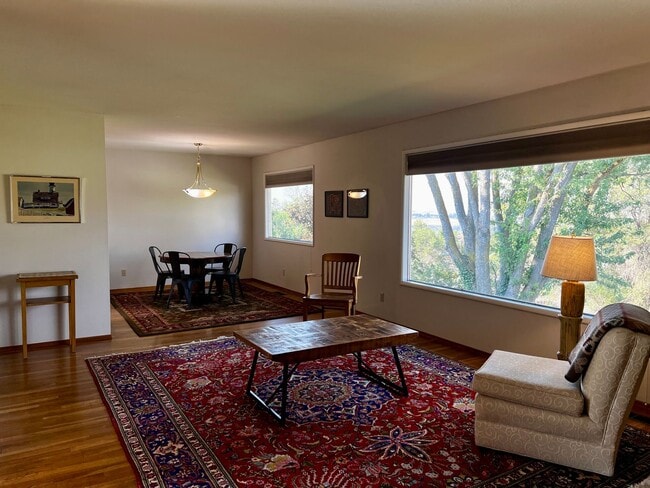 Building Photo - Beautiful North Hill Home Near Vincent Park!