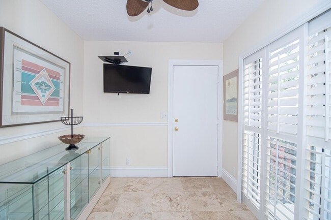 Building Photo - 8410 Brussels Way