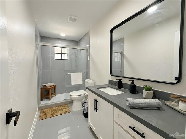 Building Photo - 12 South Dr