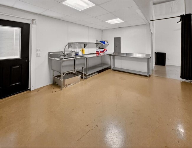 Building Photo - 6106 FM Rnch