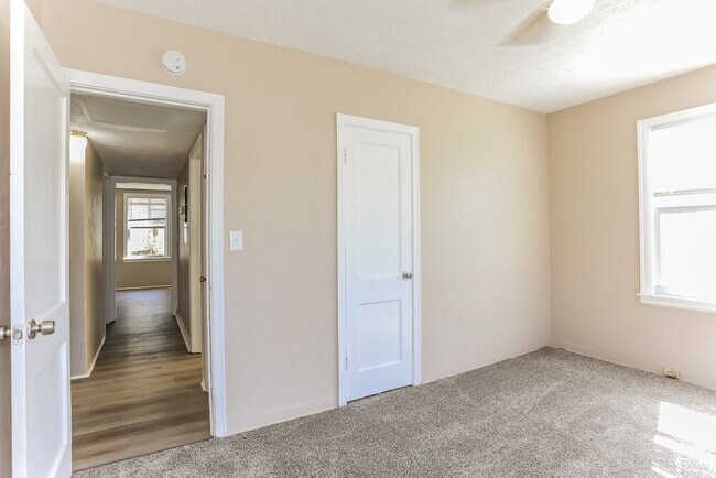 Building Photo - 5129 Appleton Ave