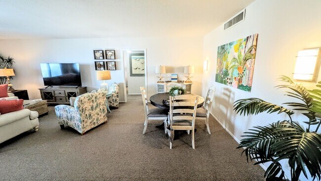 Building Photo - Annual UNfurnished Siesta Key Gulf front 2/2 condo with water views!
