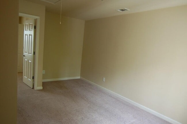 Building Photo - 3327 Castleberry Village Dr