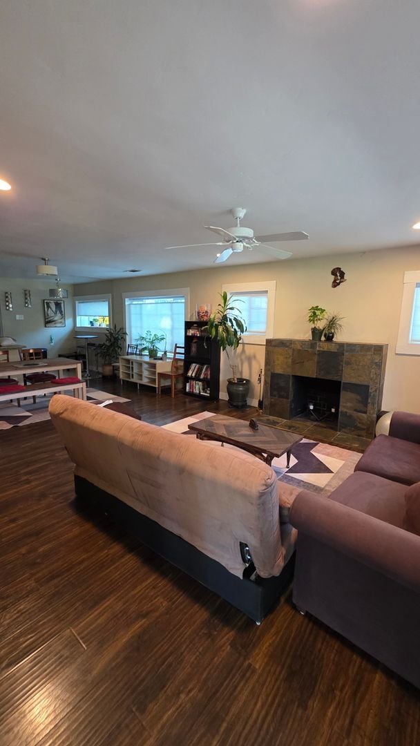 Building Photo - SHORT OR LONG TERM FURNISHED East Sac home with POOL