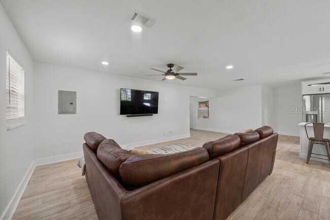 Building Photo - 8405 Stillbrook Ave