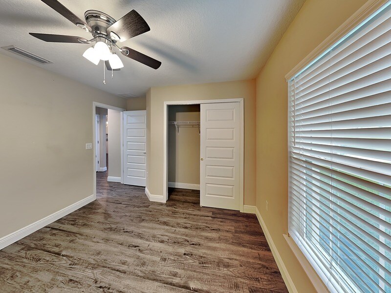 Building Photo - 904 W Rum Pl