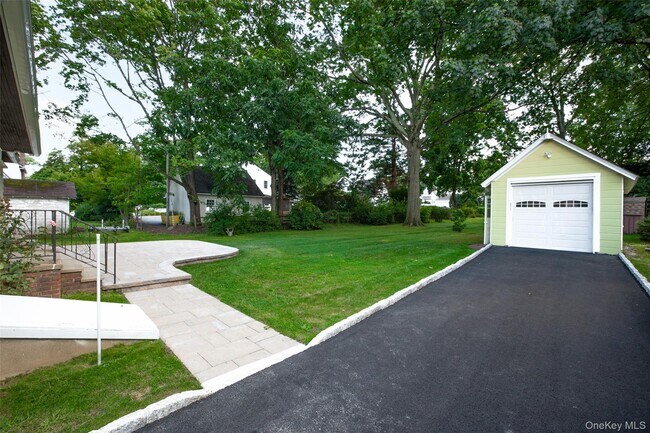 Building Photo - 7 Nanuet Ave