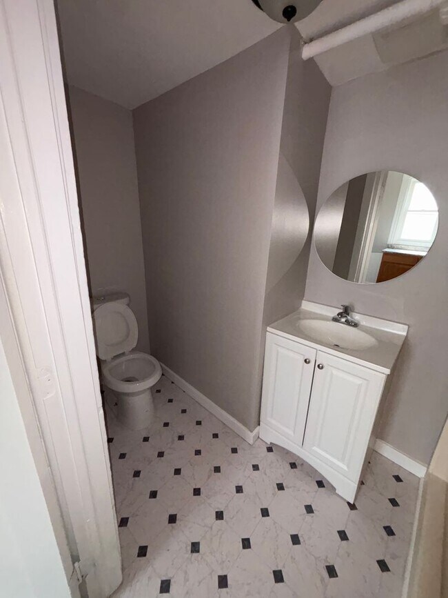Building Photo - 2711 Lyndale Ave S