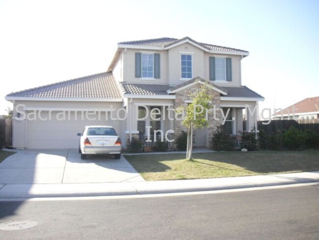 Primary Photo - Beautiful Spacious 4 bed 2.5 bath home in ...