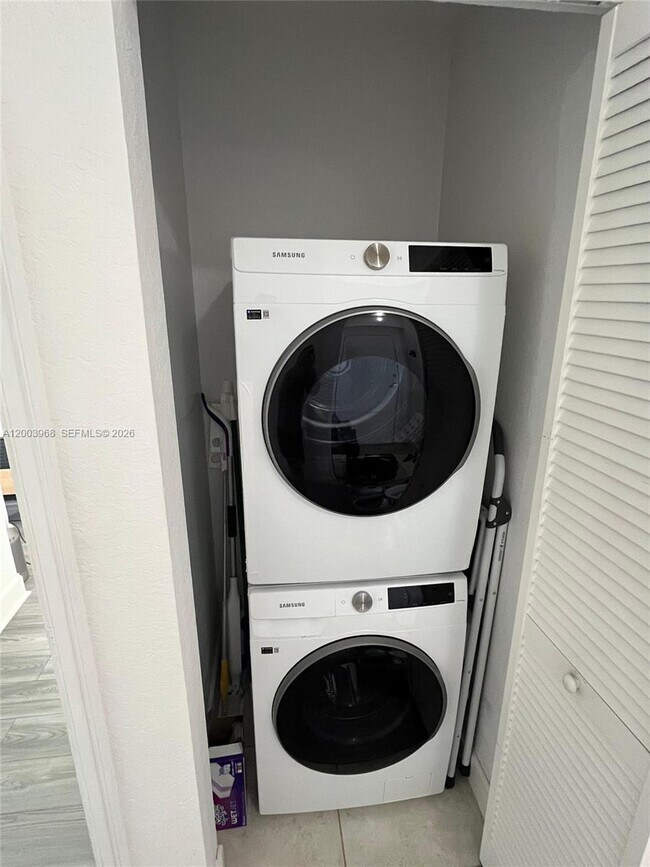 Building Photo - 1830 Radius Dr