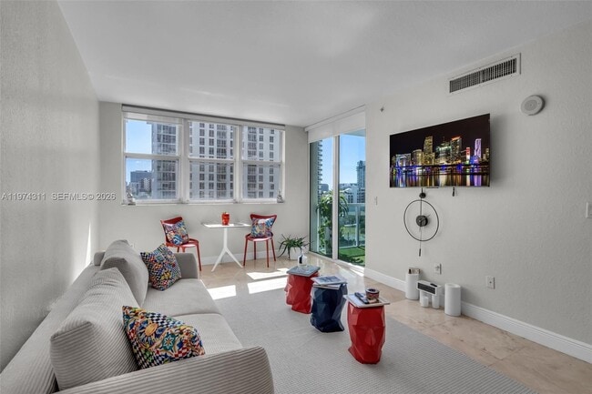 Building Photo - 500 NE 29th St