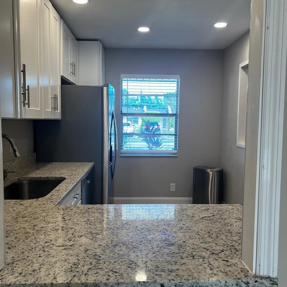 Building Photo - 197 Lake Meryl Dr