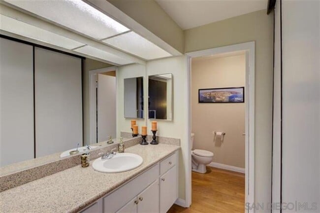 Building Photo - 552 Canyon Dr