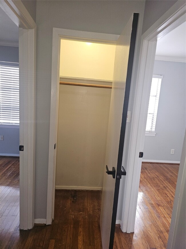 Building Photo - 10510 Sierra Dr