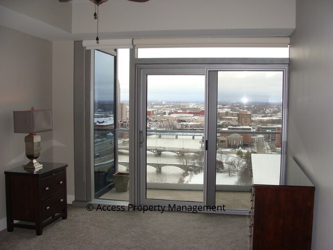 Building Photo - River House 17th Floor Condo