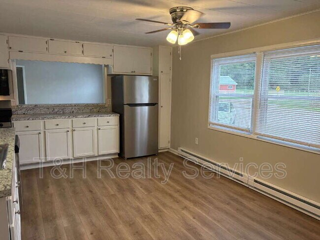 Building Photo - 3180 Blue Bluff Rd