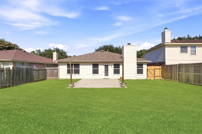 Building Photo - 14631 Hazy Ridge Ln