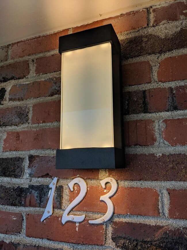 Building Photo - 121/123 N. Garrison Road