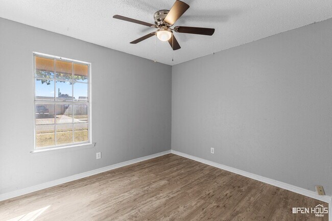 Building Photo - 216 Dirks Dr