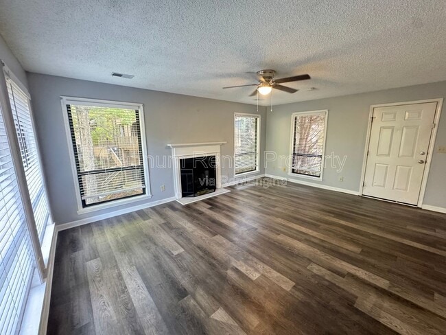 Building Photo - 1804 Pine Tree Dr