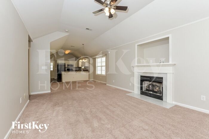 Building Photo - 218 Village Dr