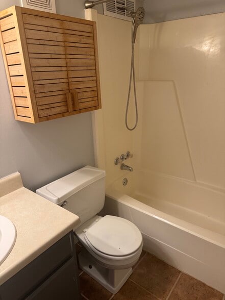 main bath second level - 3983 N Quail Ln