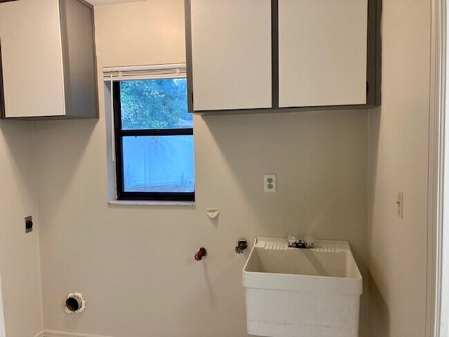 Building Photo - 6170 W Pinedale Cir