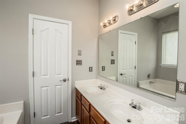 Building Photo - 4018 Far West Dr