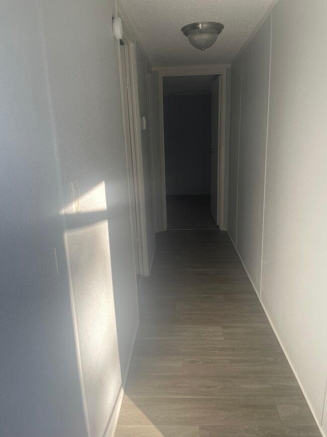 Building Photo - 5012 Shoreline Cir W