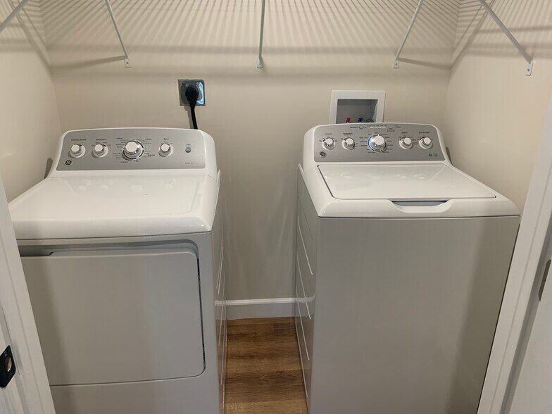 Building Photo - 9218 Cooks Point Ct