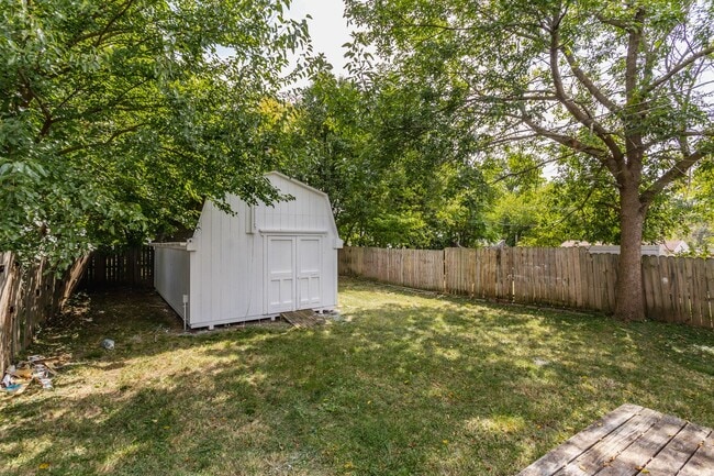 Building Photo - AVOID SCAMMERS!! WE DO NOT POST ON CRAIGSL...