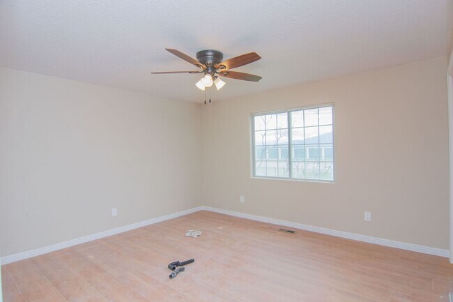 Building Photo - Fully Renovated Home + Shop + RV Parking in Tremonton!