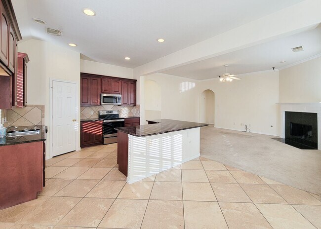 Building Photo - Fantastic looking 4 bedroom and 2 bathroom home in a great neighborhood nestled in the heart of S...