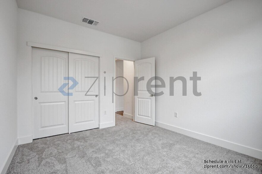 Building Photo - 5301 E Commerce Way