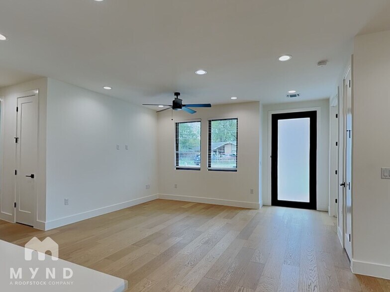 Building Photo - 1119 Mahan Dr