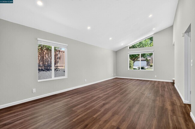 Building Photo - 121 Violet Rd